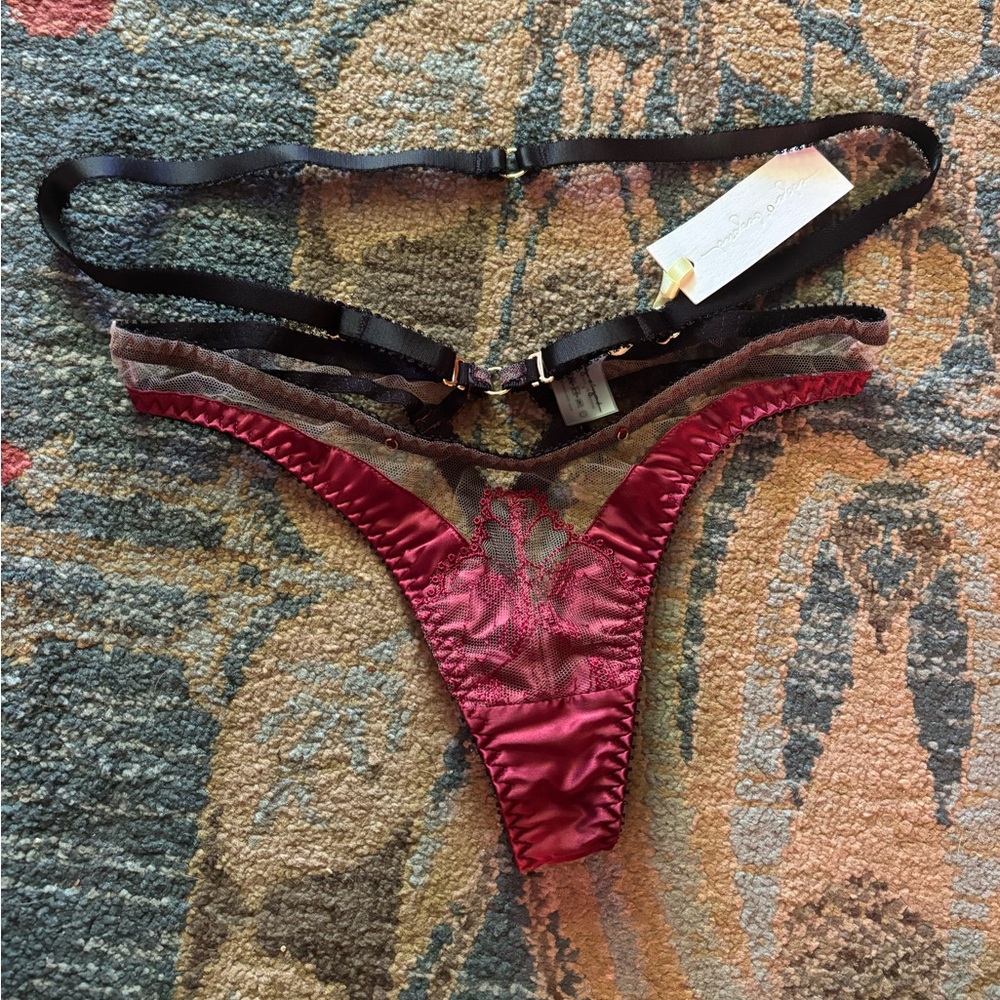 BNWT Edge O’ Beyond Nikki thong size 1